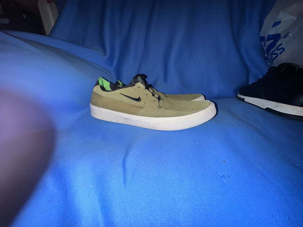 Nike SB Shane O'Neill Skateboarding Shoes Olive Green
Mens 9